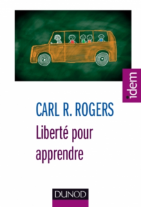 Carl R. Rogers, fondateur de l'approche "centrée sur la personne", présente dans ce livre un exposé de sa conception pédagogique. Rogers est incontestablement un "anti-professeur" - au sens où certains psychiatres se réclament de l'"anti-psychiatrie". Pour lui, l'enseignant ne doit pas être "un maître à penser" mais plutôt un "facilitateur d'apprentissage". Carl Rogers - Liberté pour apprendre